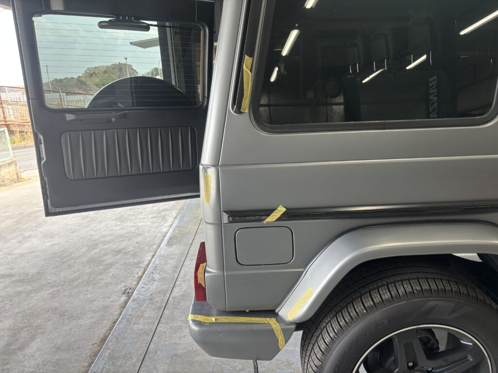 Mercedes-Benz G-Class（W463） ドアの凹み（へこみ）（施工前）