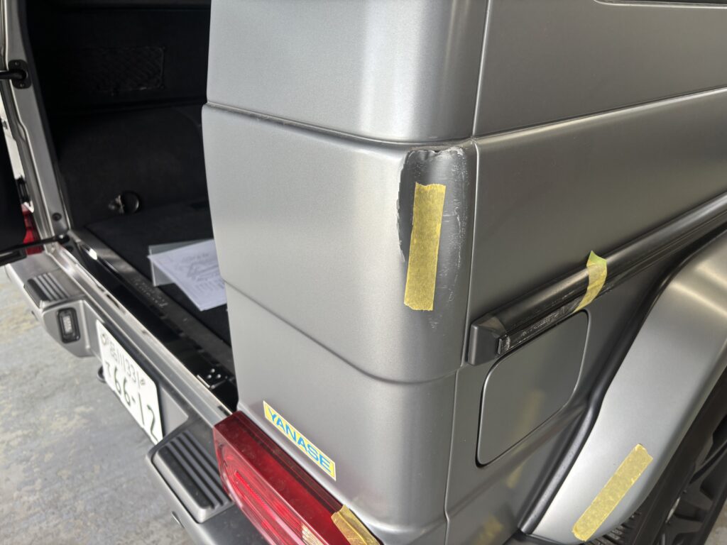 Mercedes-Benz G-Class（W463） ドアの凹み（へこみ）（施工前）