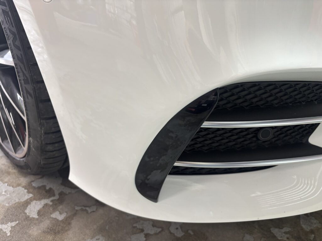 Mercedes-Benz E-Class（W213） フロントバンパーの施工写真1