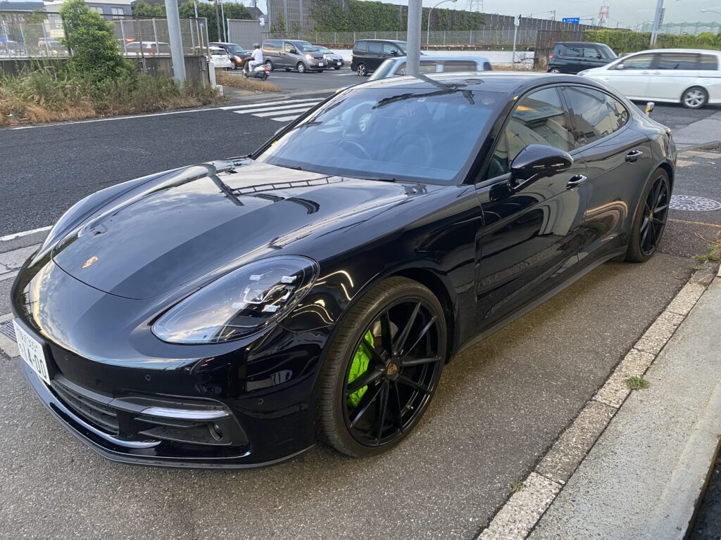 Porsche Panamera（976） ブレーキキャリパーの施工写真1