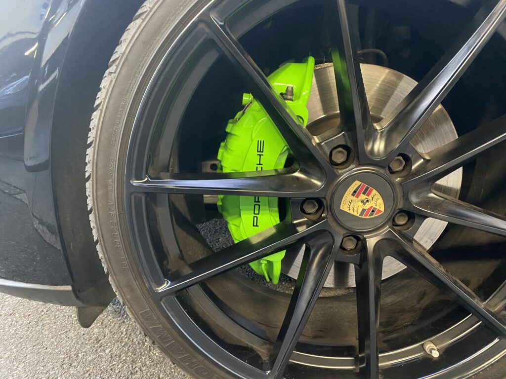 Porsche Panamera（976） ブレーキキャリパーの施工写真2