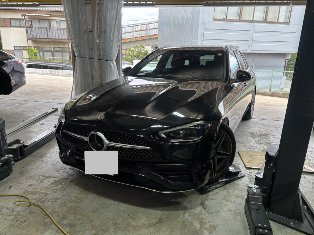 Mercedes-Benz C-Class（W206） サイドステップの施工写真1