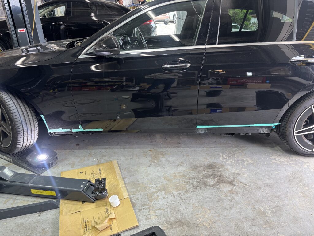 Mercedes-Benz C-Class（W206） サイドステップの施工写真2
