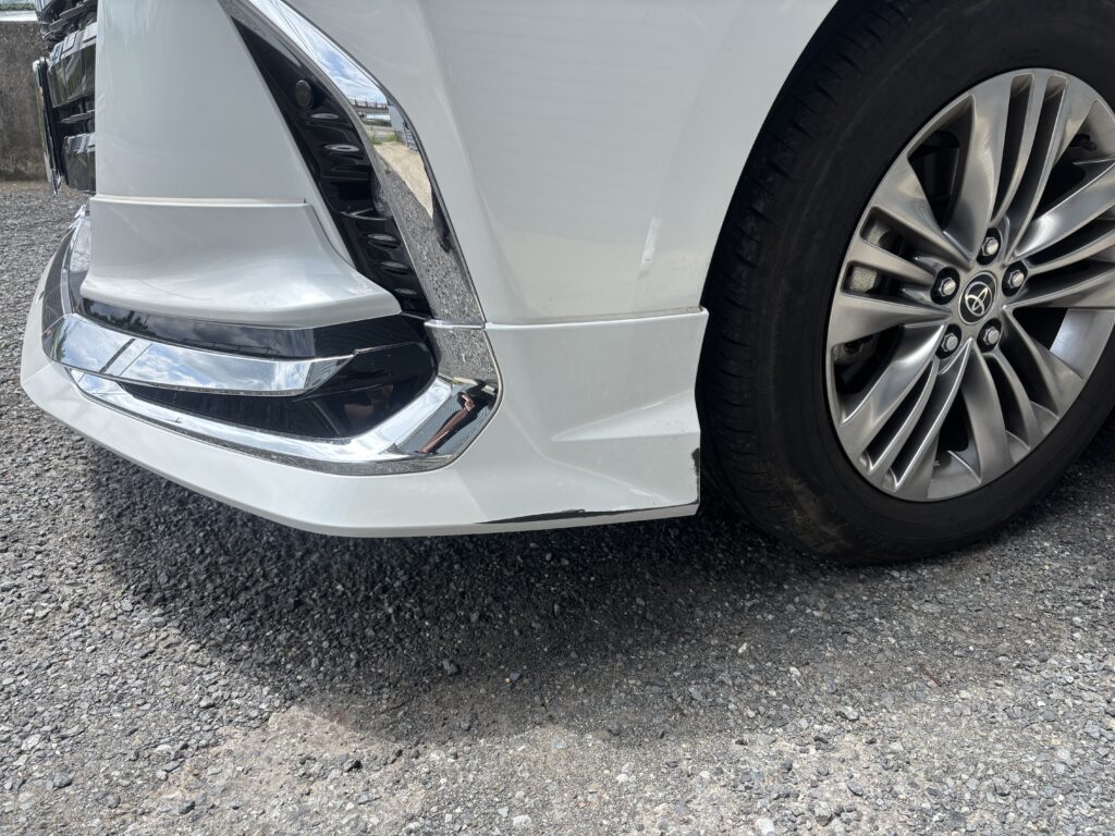 Toyota アルファード（40系） フロントバンパーの擦り傷・こすり傷（施工前）