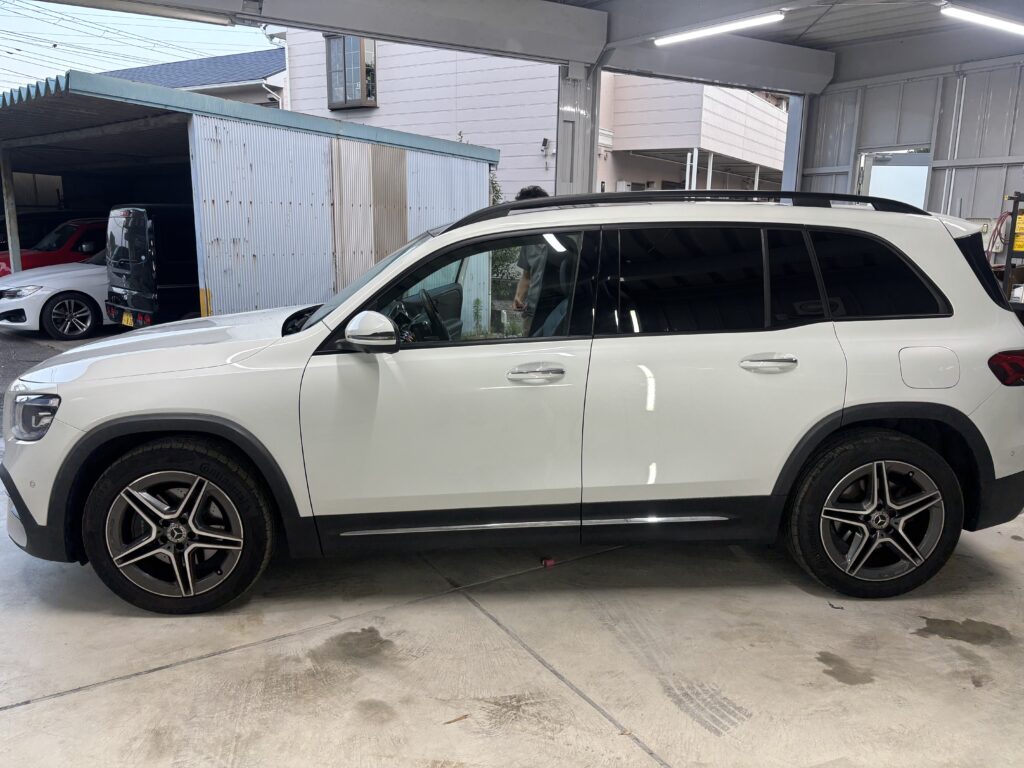 Mercedes-Benz GLB（X247） メッキモールの施工写真1