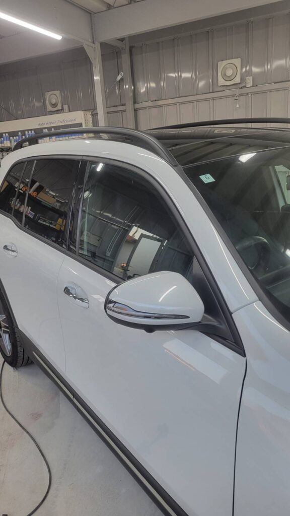 Mercedes-Benz GLB（X247） メッキモールの施工写真2
