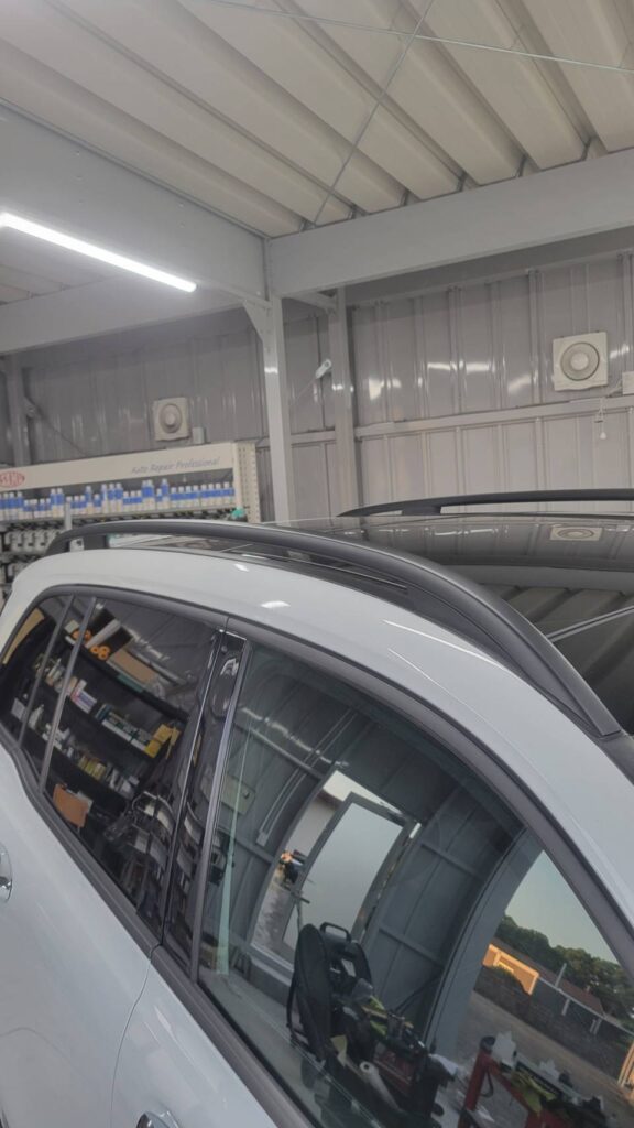 Mercedes-Benz GLB（X247） メッキモールの施工写真3