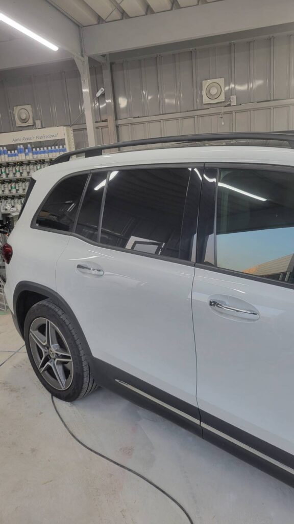Mercedes-Benz GLB（X247） メッキモールの施工写真7