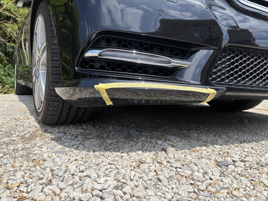 Mercedes-Benz E-Class（W212） フロントバンパーの擦り傷・こすり傷（施工前）