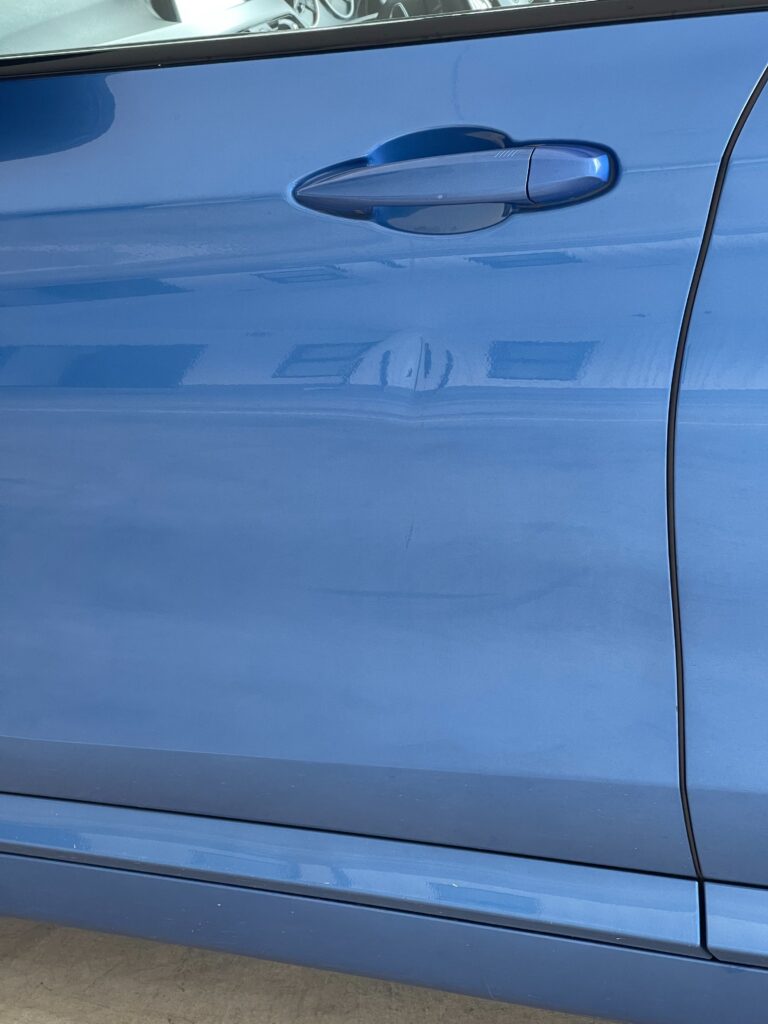 BMW X3（E83） ドアの凹み（へこみ）（施工前）